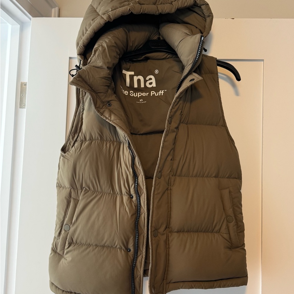 TNA Super Puff Vest in Khaki
